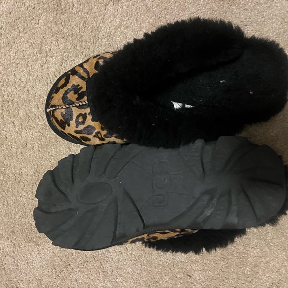 Women’s UGG slippers - Picture 4 of 4